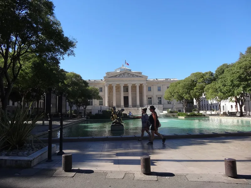 Colonnade du palais de justice de Marseille